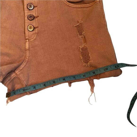 Eighty Two Distressed Shorts in Salmon Size  5 - Picture 9 of 14